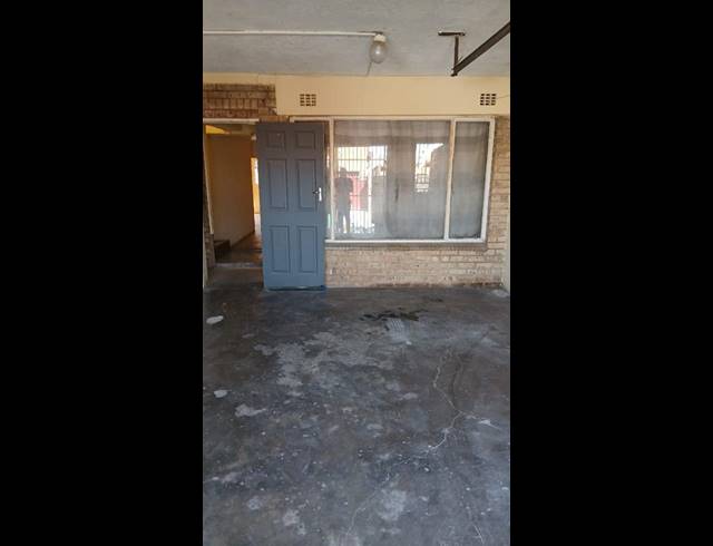 12 BEDROOM HOUSE FOR SALE IN HOSPITAL VIEW